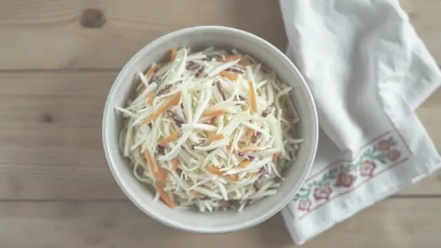 Jak zrobić sałatkę z białej kapusty, która zachwyci Twoich gości
