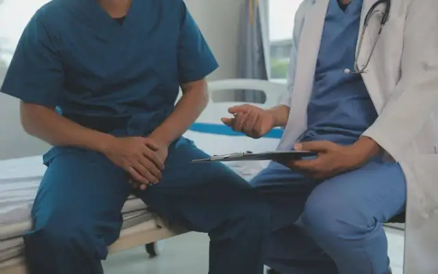 Urolog: kiedy iść? Objawy, profilaktyka, jak się przygotować