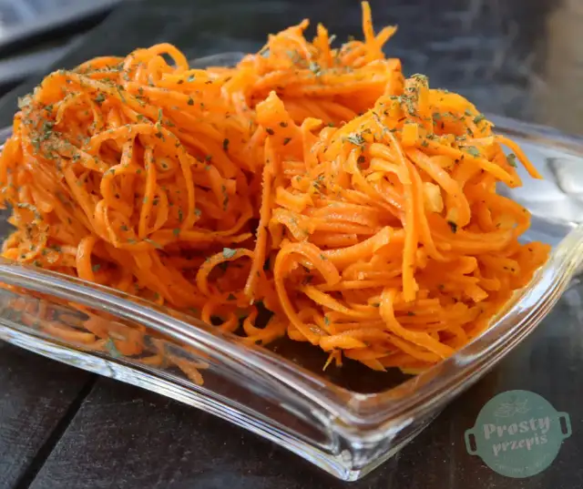 Sekretna surówka z marchewki: restauracyjny smak w domu - przepis