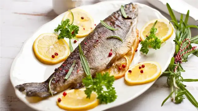 Jak zrobić rybę w piekarniku, aby była soczysta i pełna smaku