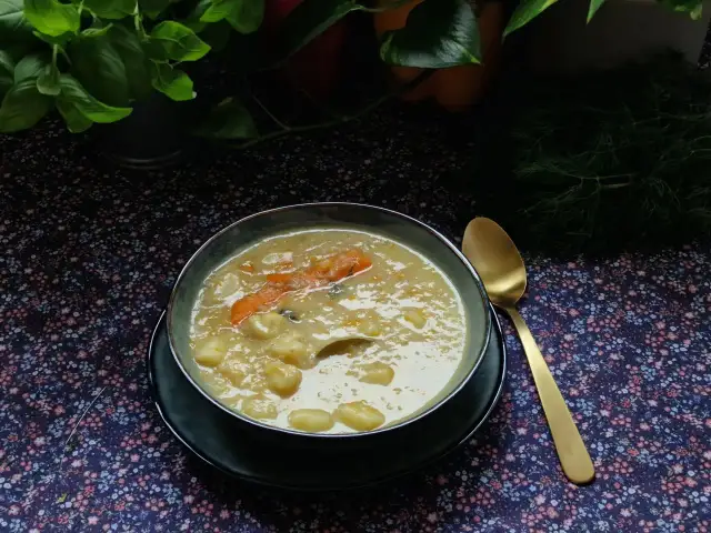 Jaką zupę na żeberkach przygotować? Smaczne przepisy na każdą okazję