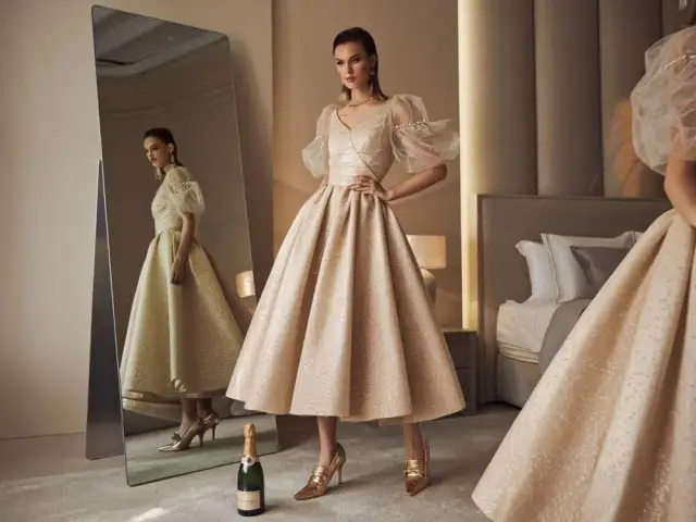 Szampańska suknia ślubna: Dobierz dodatki i uniknij błędów!