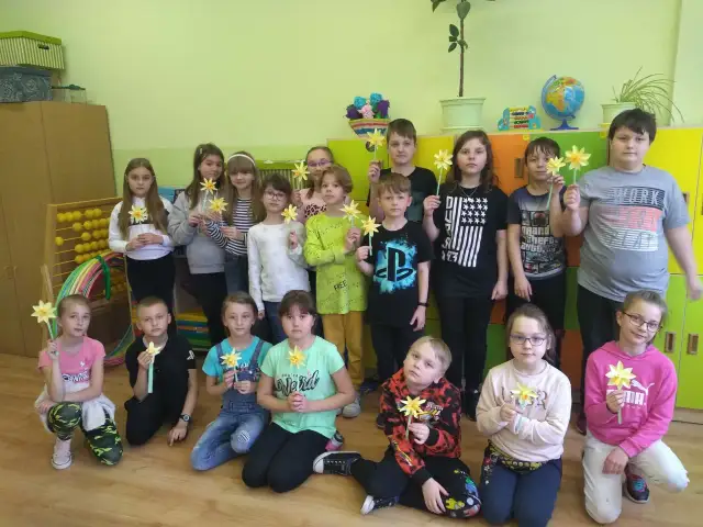 Jak zwęzić bluzkę? Proste szycie i triki bez igły Jacek Kaźmierczak