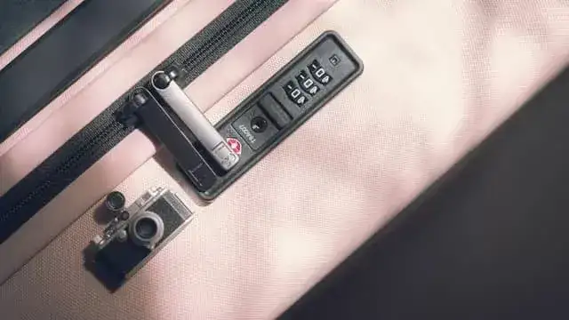 Jak zmienić kod w walizce i uniknąć problemów z bezpieczeństwem