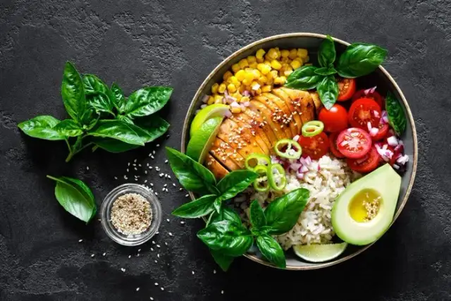 Co jeść po treningu na ketozie, by uniknąć spadku energii i utrzymać mięśnie