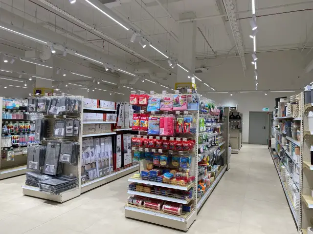 Pierwszy dyskont w Polsce: Co musisz wiedzieć o MR.DIY i jego wpływie