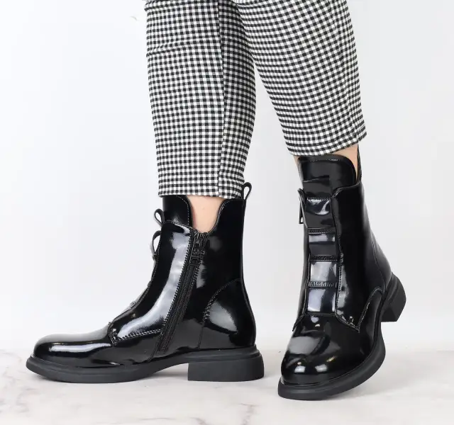 Eleganckie botki na płaskim obcasie – styl, komfort i najmodniejsze fasony