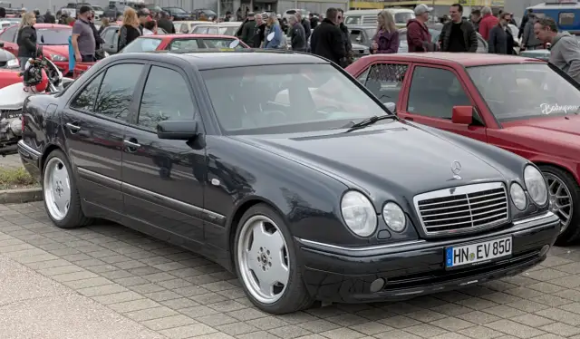 Mercedes E Class W210 - kluczowe informacje, które musisz znać o tym modelu