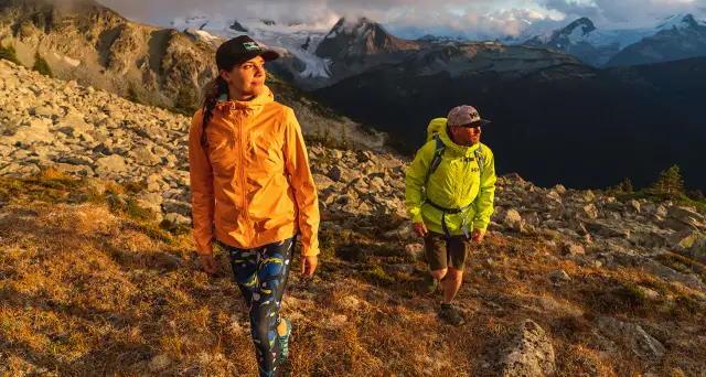 Co ubrać w góry, aby uniknąć zimna i mokrych ubrań?