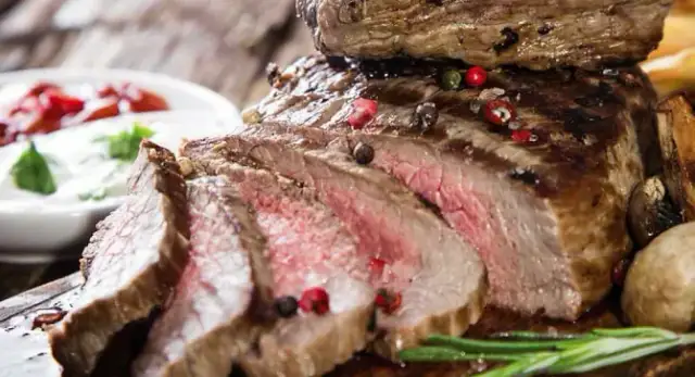 Sezonowanie wołowiny: jak poprawić smak i jakość mięsa w domu