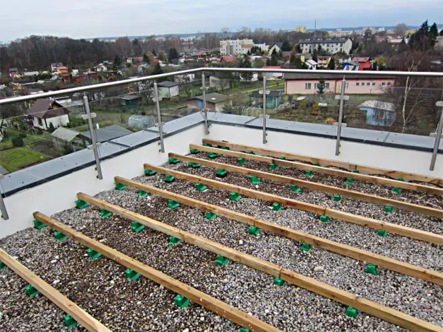 Jak wypoziomować taras: krok po kroku do idealnej konstrukcji bez wilgoci