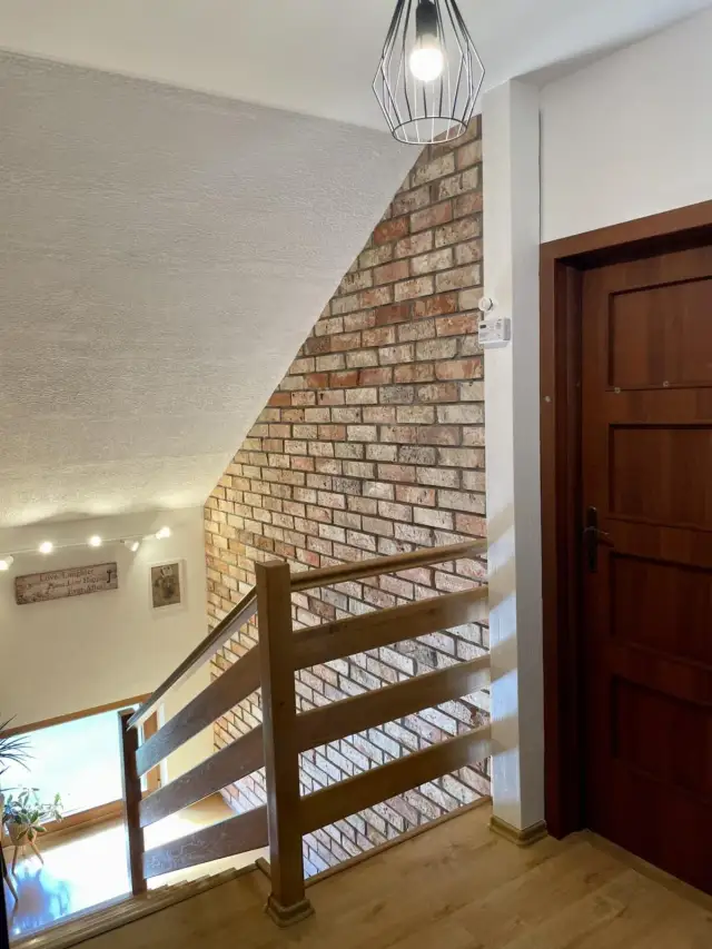 Najlepsze materiały na ściany w przedpokoju i klatce schodowej