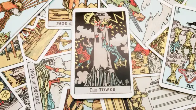 Co oznacza wieża w tarocie – symbolika, interpretacje i ostrzeżenia przed zmianami