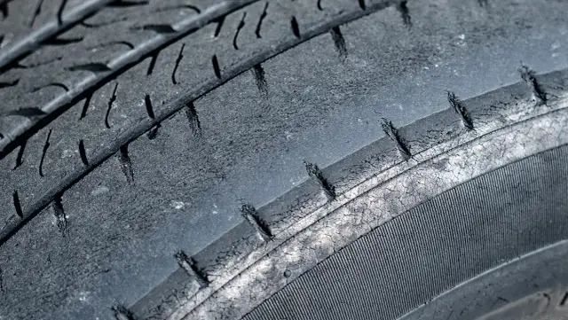 Jakie opony do SUV-a wybrać, aby uniknąć niebezpieczeństw na drodze?