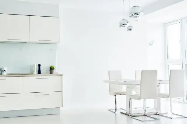 Czym czyścić białe meble matowe, by ich nie zniszczyć?
