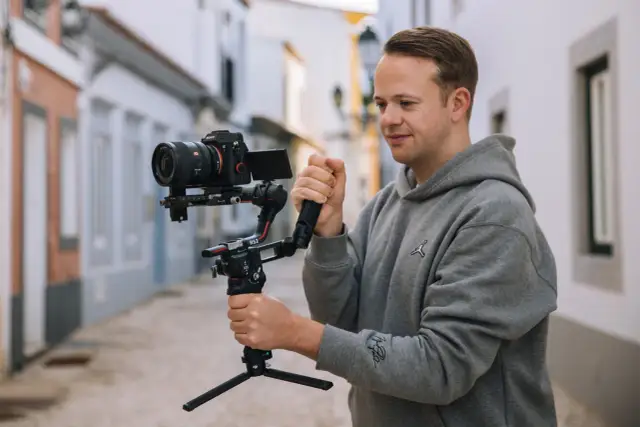 Jaki aparat do filmowania? Prosty przewodnik po kamerach dla każdego