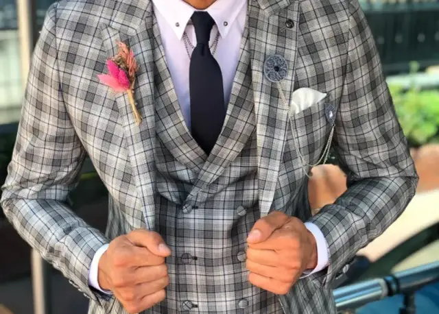 Jakie krawaty do marynarki w kratę, aby uniknąć modowych wpadek?