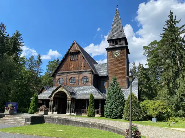 Gdzie kręcono "Spadek"? Odkryj filmowe lokacje Netflixa!