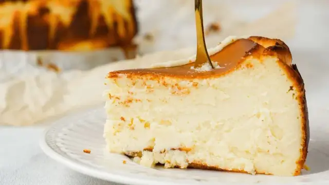 Sernik z wiaderka: Idealna temperatura i triki, by nie pękał!