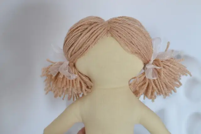 Jak uszyć lalkę przytulankę - proste kroki, które musisz znać