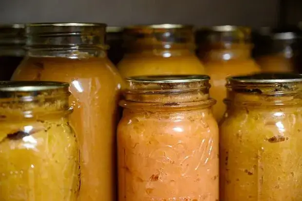 Jak pasteryzować pasztet w słoikach w piekarniku, aby uniknąć zepsucia