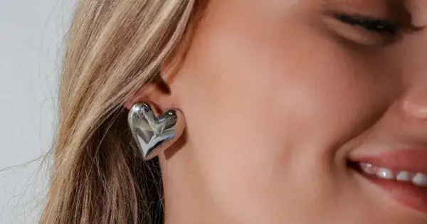 Jak myć kolczyki, aby uniknąć uszkodzeń i zachować blask