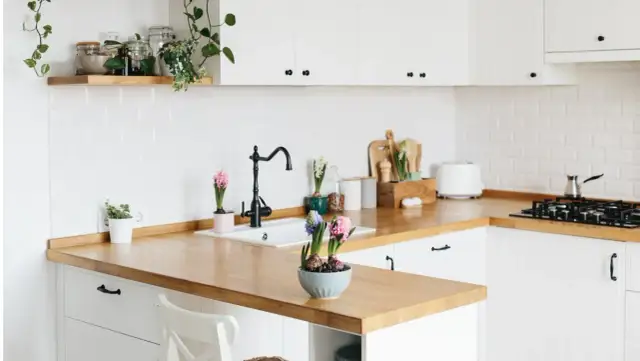 Jak dobrać blat kuchenny do podłogi, aby uniknąć błędów w aranżacji