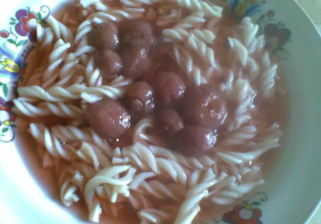 Zupa owocowa z makaronem: zdrowy obiad czy cukrowa pułapka?