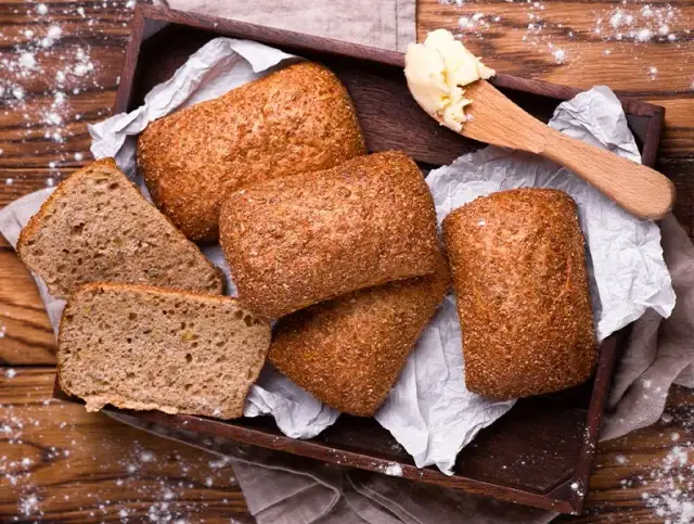 Czy chleb orkiszowy jest dietetyczny? Odkryj jego prawdziwe właściwości