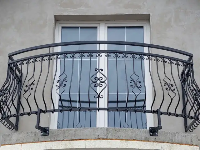 Ile kosztuje balustrada na balkon? Sprawdź ceny i materiały