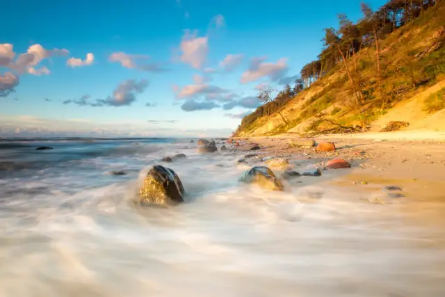 Gdzie jest wyspa Wolin? Odkryj jej lokalizację i atrakcje w Polsce