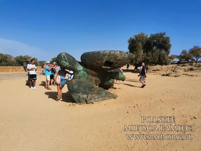 Ikar w Dolinie Świątyń: Mitoraj na Sycylii historia i znaczenie