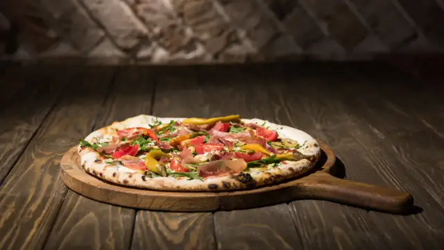 Jaki kamień do pizzy wybrać, aby uzyskać idealny spód?