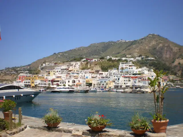 Czy w Neapolu jest bezpiecznie? Oto, co musisz wiedzieć przed podróżą