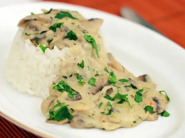 Sos grzybowy: Z czym podawać? Poznaj sekrety kucharza!