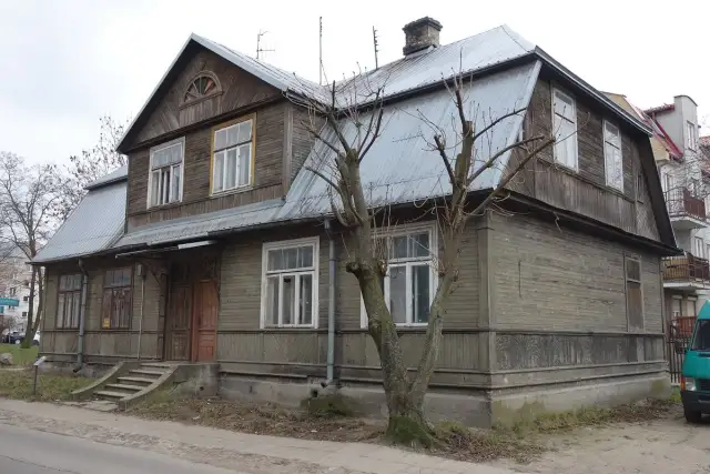 Stary drewniany dom: renowacja bez błędów? Sprawdź nasz poradnik!