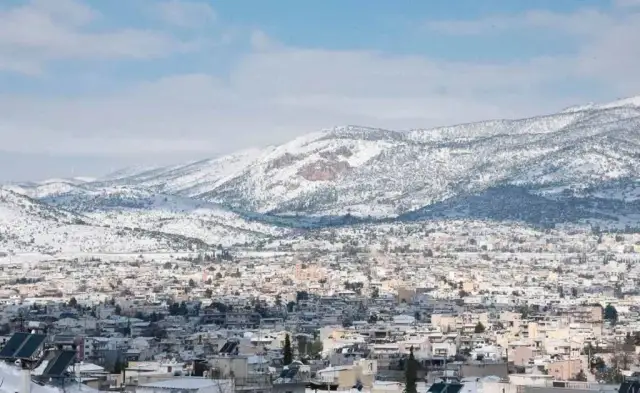 Grecki klimat: Od upałów po śnieg. Kiedy jechać do Grecji?