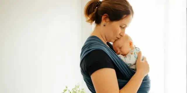 Jakie nosidełko dla niemowlaka wybierać, by uniknąć problemów zdrowotnych?