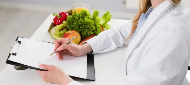 Dietetyka co po studiach: jakie masz możliwości zawodowe i edukacyjne?