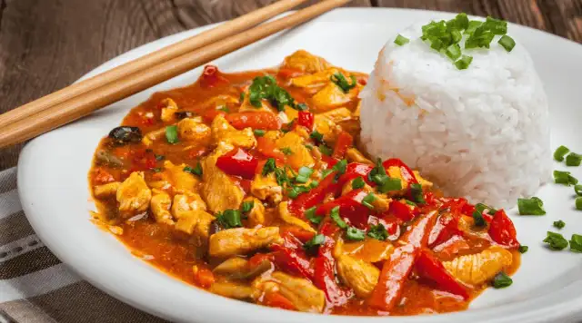 Jak zrobić kurczaka po chińsku? Przepis jak z restauracji!