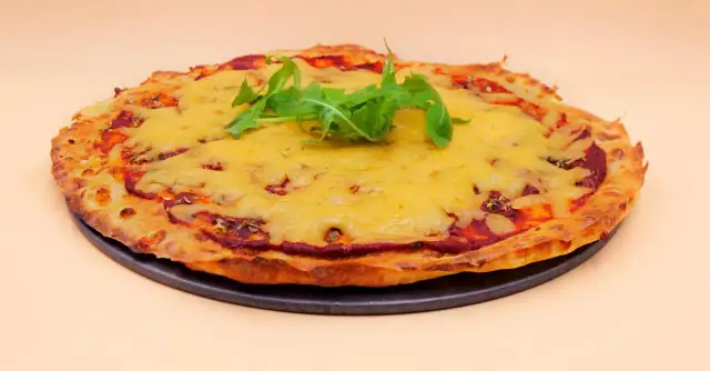 Pizza ser na wierzch czy pod spód - jak wybrać najlepszą opcję?