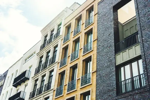 Rynek wtórny a pierwotny: Kluczowe różnice przy zakupie mieszkania