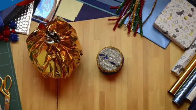 5 prostych sposobów jak zapakować piłkę na prezent - praktyczny poradnik