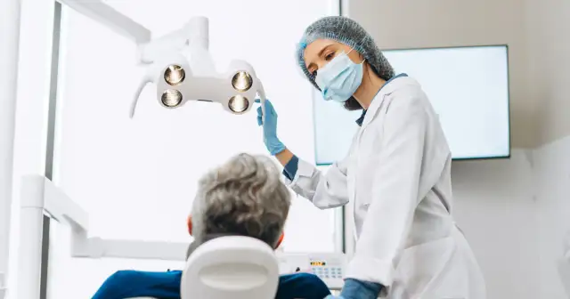 Dentysta wystawi L4? Kiedy zwolnienie lekarskie jest możliwe?