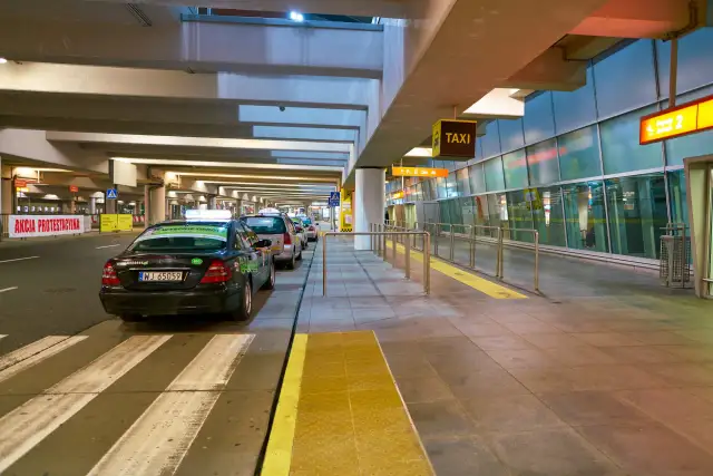 Ile kosztuje taxi z dworca warszawa gdańska na lotnisko chopina? Sprawdź!