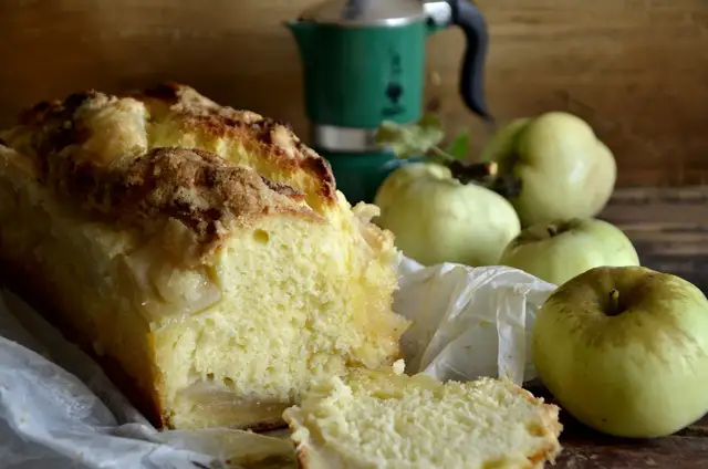 Prosty przepis na dobre ciasto z jabłkami, które zawsze się udaje