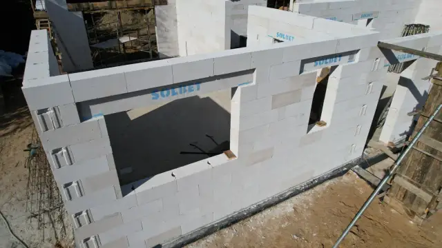 Nadproże betonowe zbrojone: Jak wykonać i uniknąć 4 błędów?