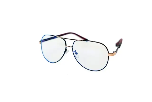 Okulary z filtrem światła niebieskiego: Hit czy mit? Warto kupić?