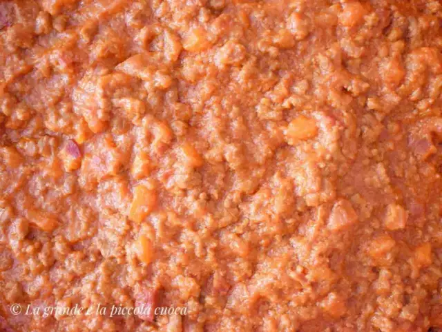 Ragù alla Bolognese: Prawdziwy sos boloński krok po kroku.