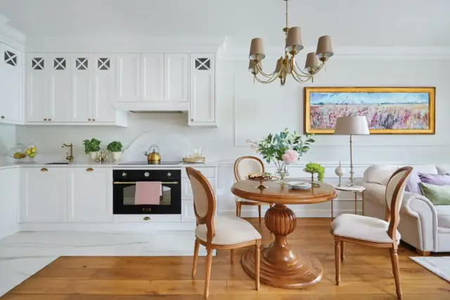 Jak urządzić salon z kuchnią otwartą, by uniknąć chaosu i zyskać styl?